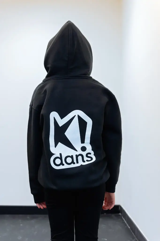 Volwassenen - Hoodie - K!dans - Zwart met witte print
