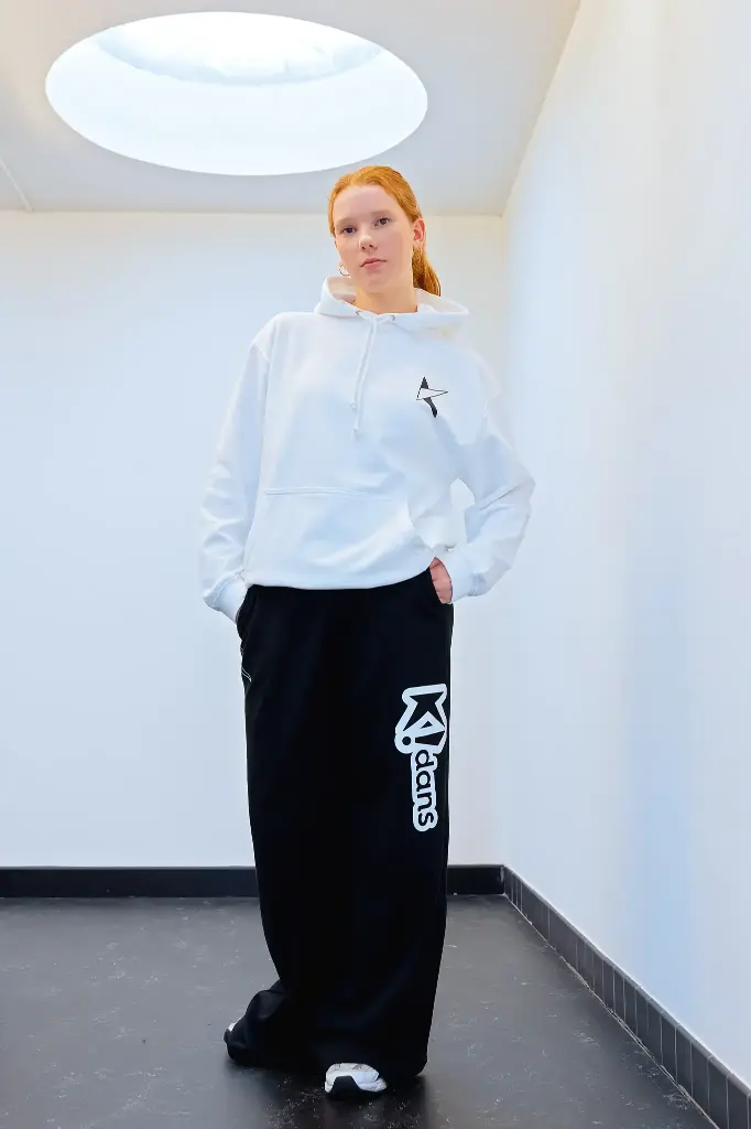 Volwassenen - Hoodie - K!dans - Wit met zwarte bedrukking